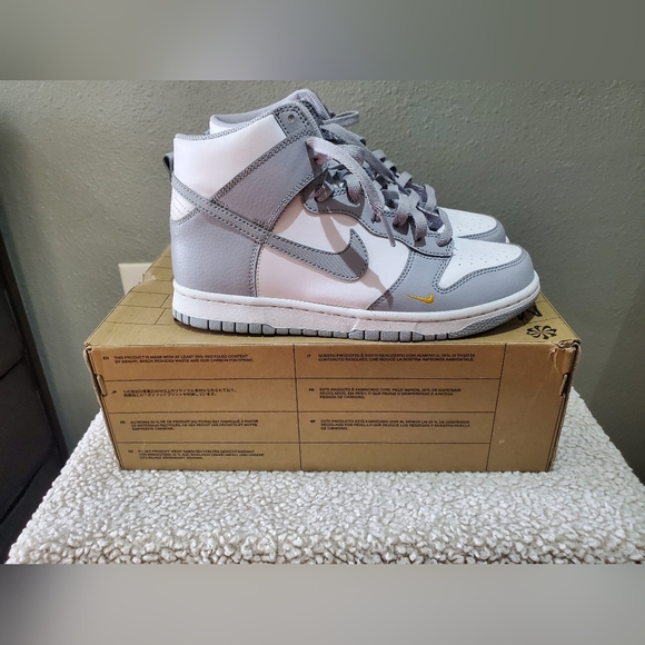 Nike Dunk Hi - Picture 1 of 4